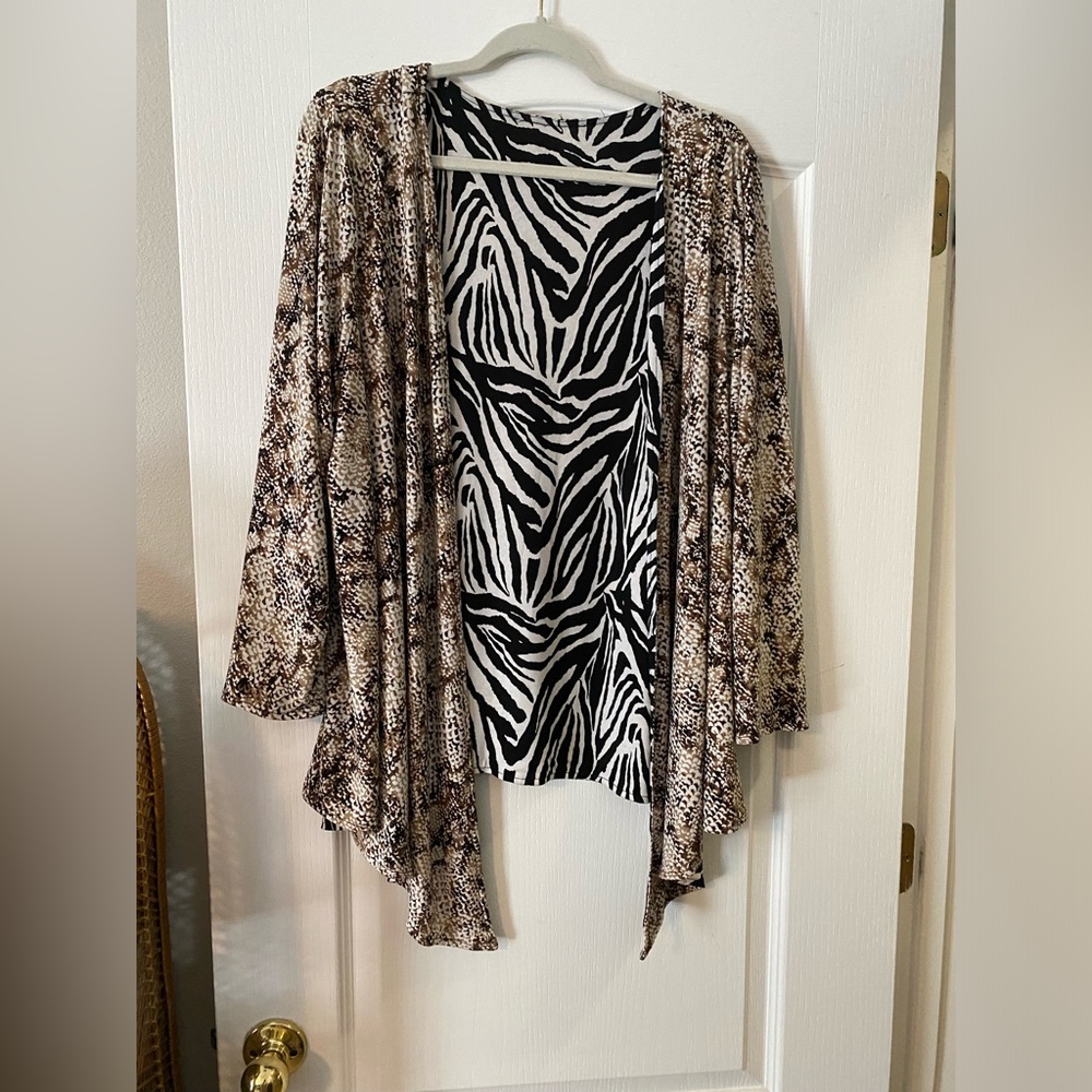 EUC, reversible animal print cardigan. Size 1x/2x, rayon like fabric